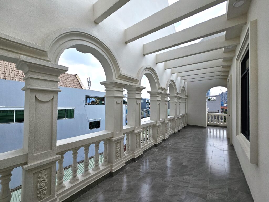 Hành lang bên ngoài