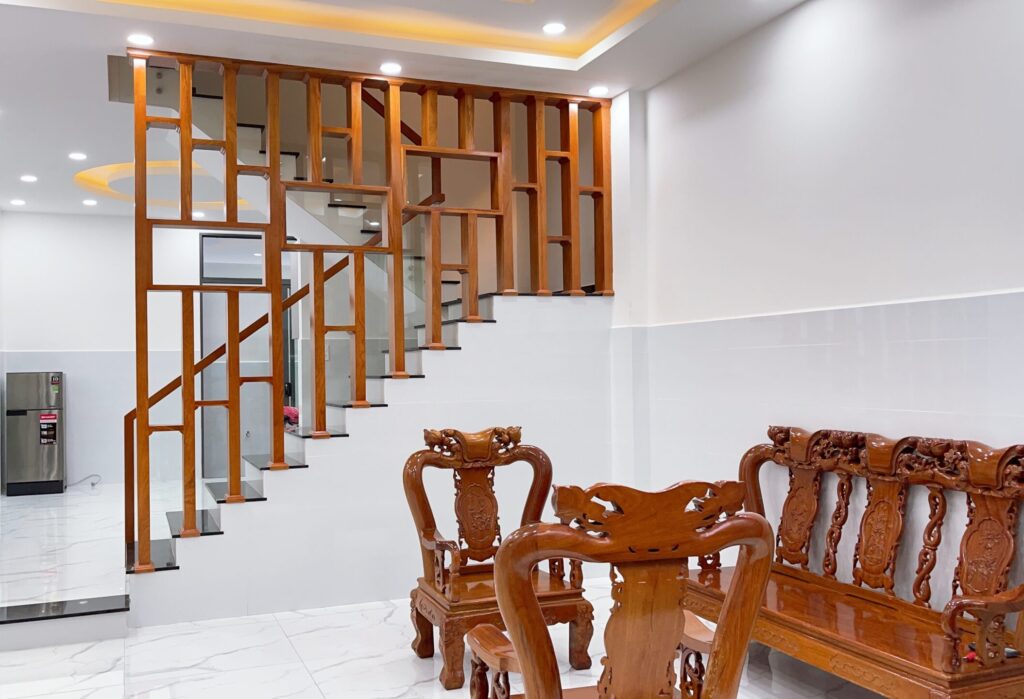 Việc lựa chọn vật liệu có độ bền cao, dễ vệ sinh và chống bám bẩn giúp gia chủ tiết kiệm chi phí bảo trì trong quá trình sử dụng