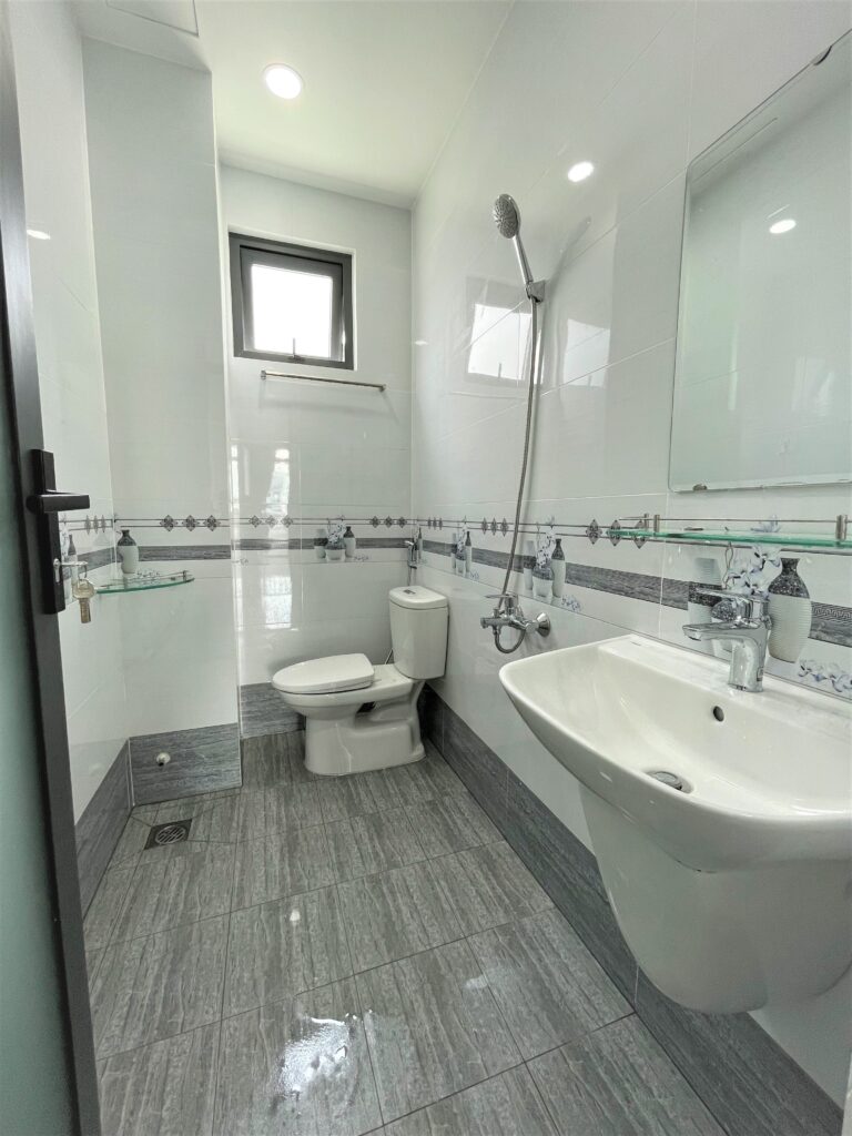 Một trong những nguyên nhân phổ biến gây xuống cấp công trình là chống thấm không đạt yêu cầu
