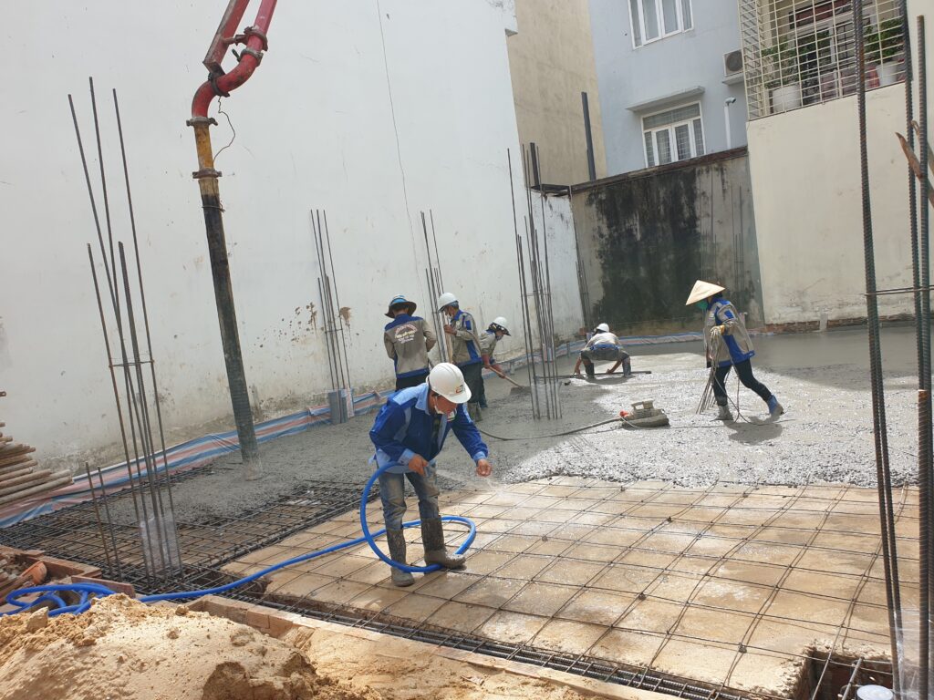 Thi công nhà phố đổ bê tông sàn theo đúng quy trình