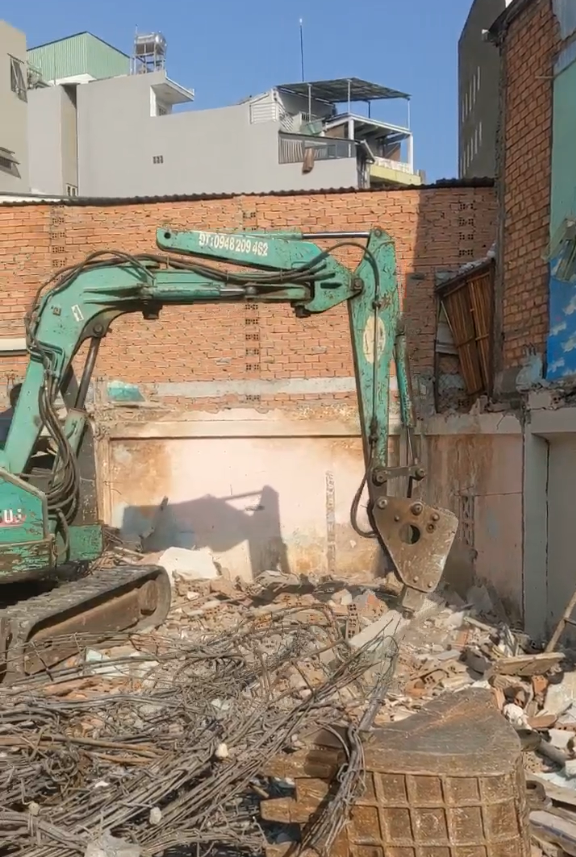 Phá dỡ và dọn dẹp hiện trạng