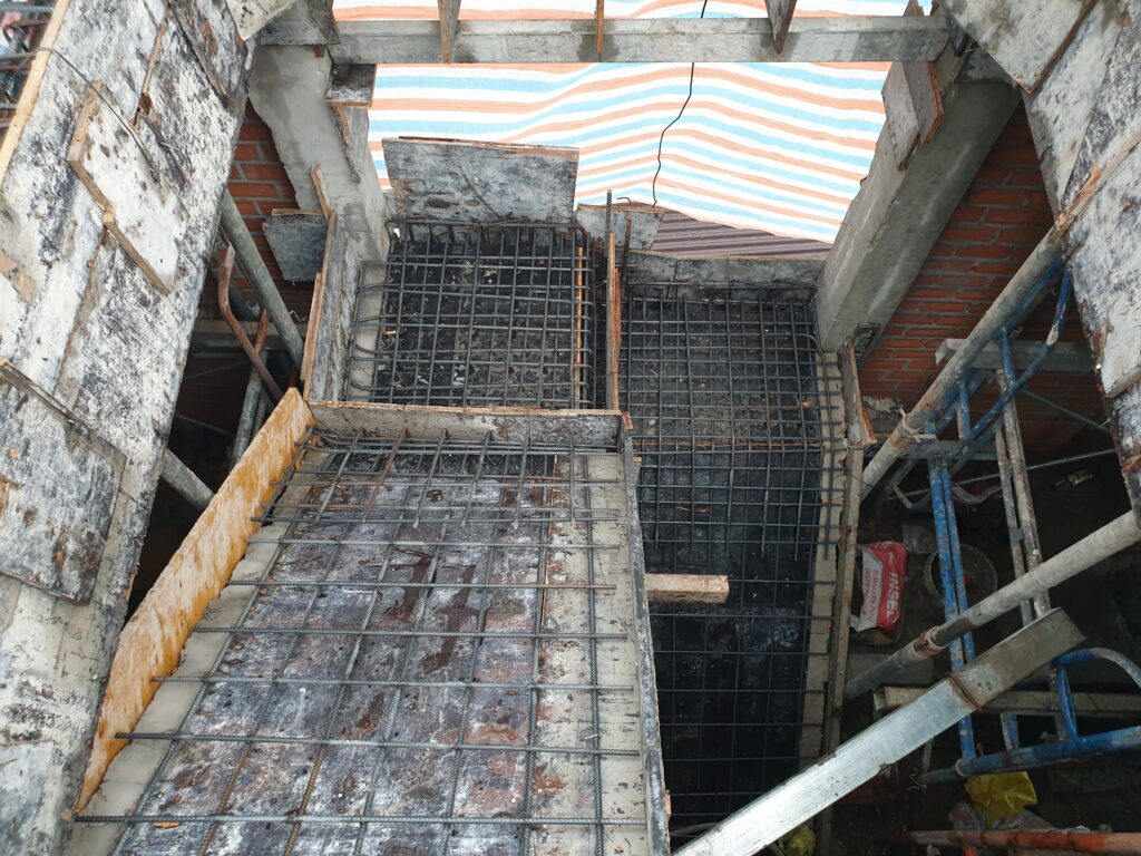 Đóng cốp pha cầu thang