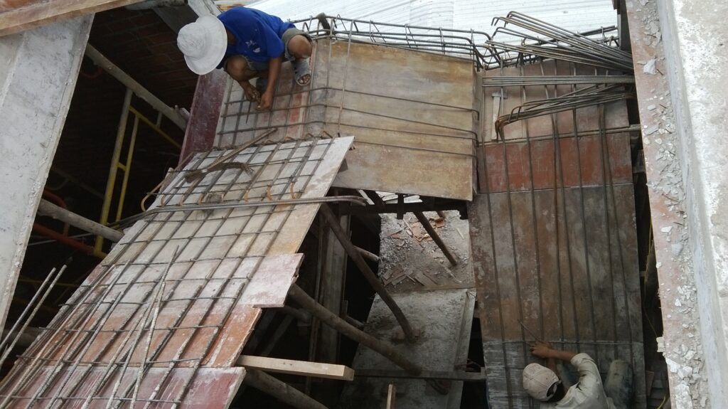 Thi công nhà phố 4 tầng thi công cốp pha cầu thang