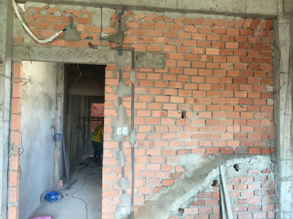 Lắp đặt đường điện âm tường