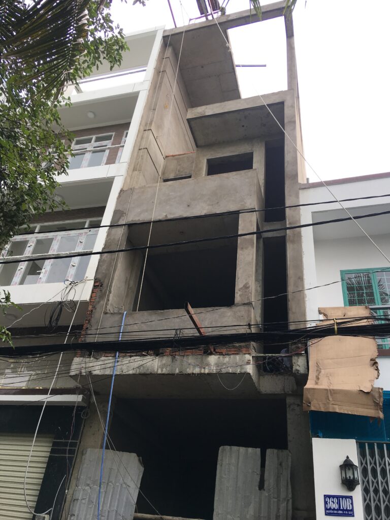 Ngôi nhà dần được hoàn thiện