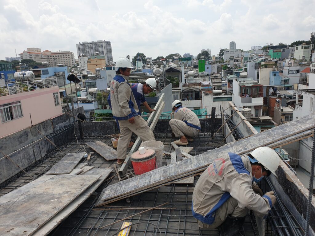 Quy trình thi công nhà phố gia công và lắp đặt cốt thép đúng tiêu chuẩn kỹ thuật
