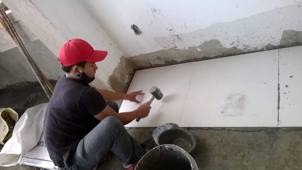 Thi công nhà phố 4 tầng lát gạch nền tầng trệt
