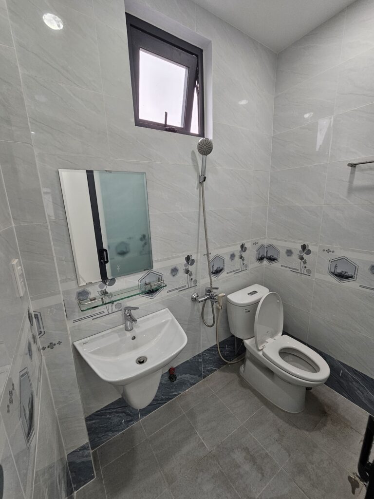 Nhà vệ sinh hoàn thiện