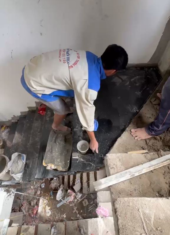 Ốp lát gạch cầu thang