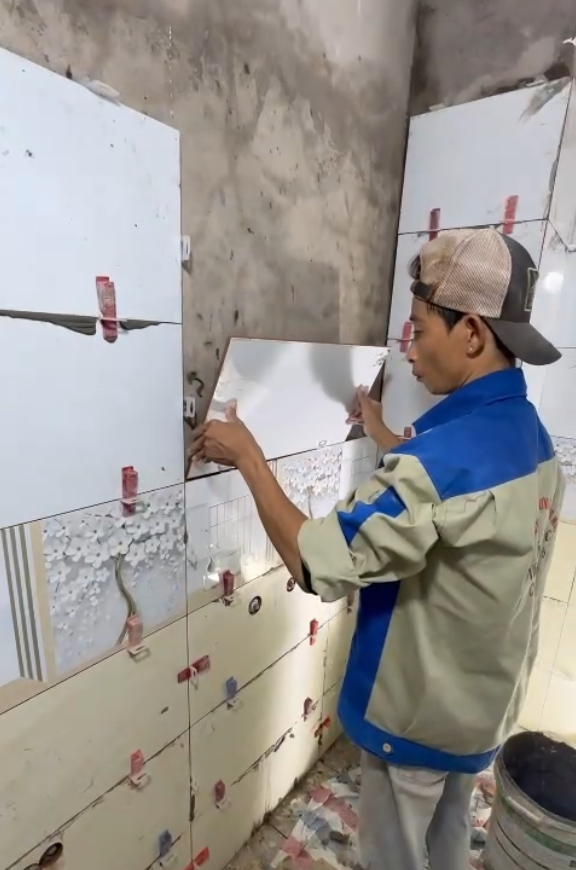 Ốp gạch tường nhà vệ sinh