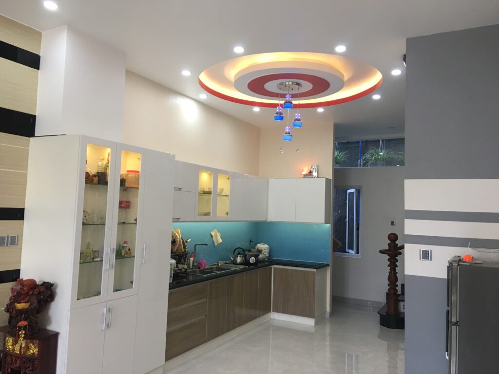 Thi công nhà phố trọn gói hoàn thiện phòng bếp tiện nghi và hiện đại