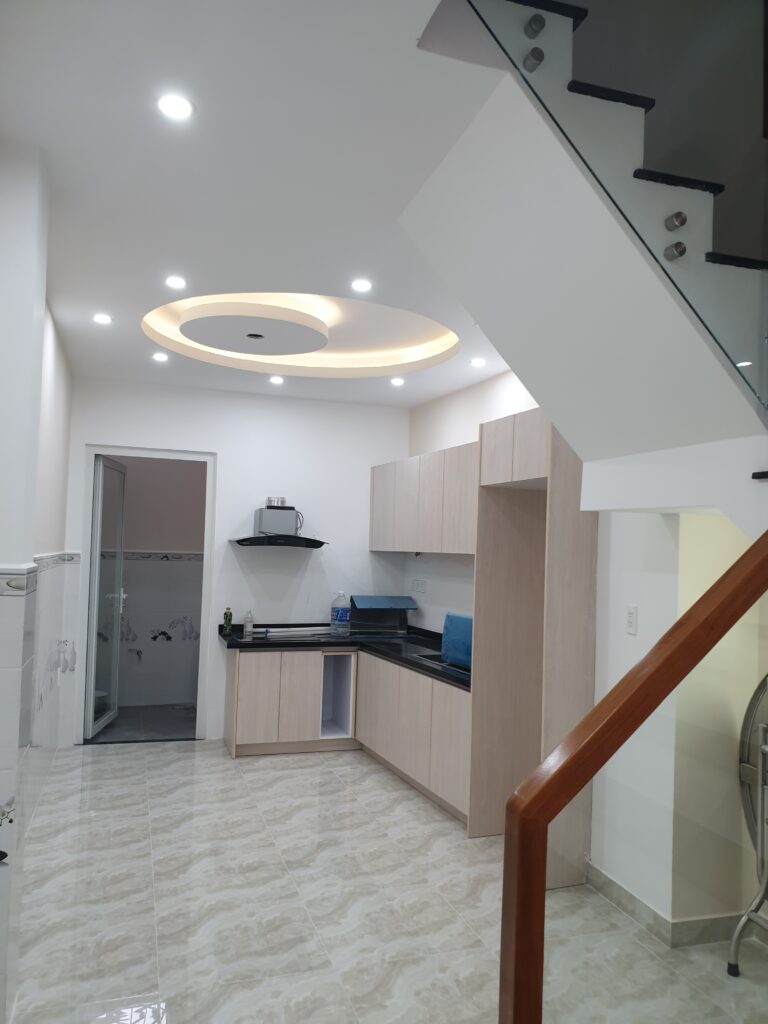 Phòng bếp nhìn từ ngoài vào