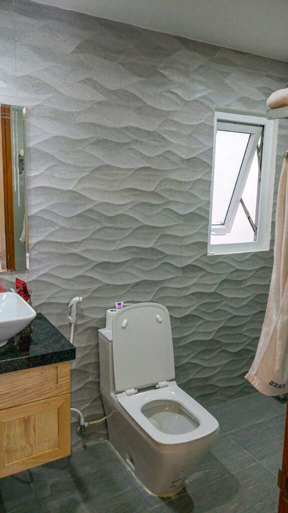 Xây nhà trọn gói hoàn thiện phòng tắm hiện đại