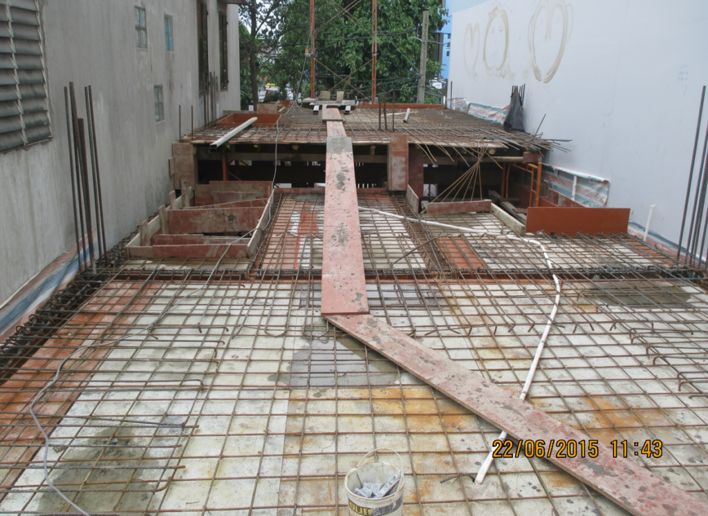 Xây nhà trọn gói lắp đặt cốt thép sàn đúng bản vẽ thiết kế