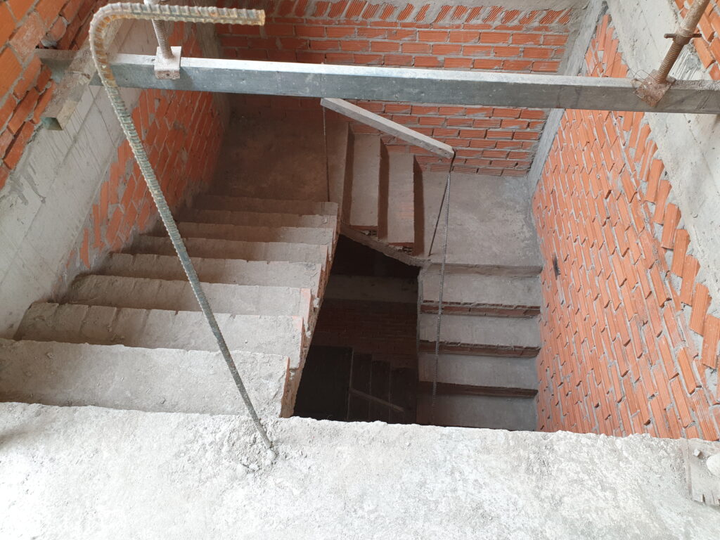 Thi công nhà phố hoàn thiện phần thô cầu thang