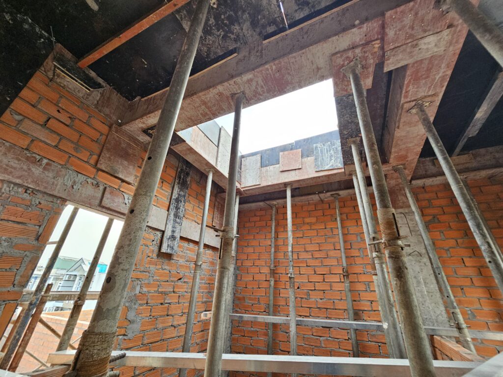 Xây lỗ giếng trời