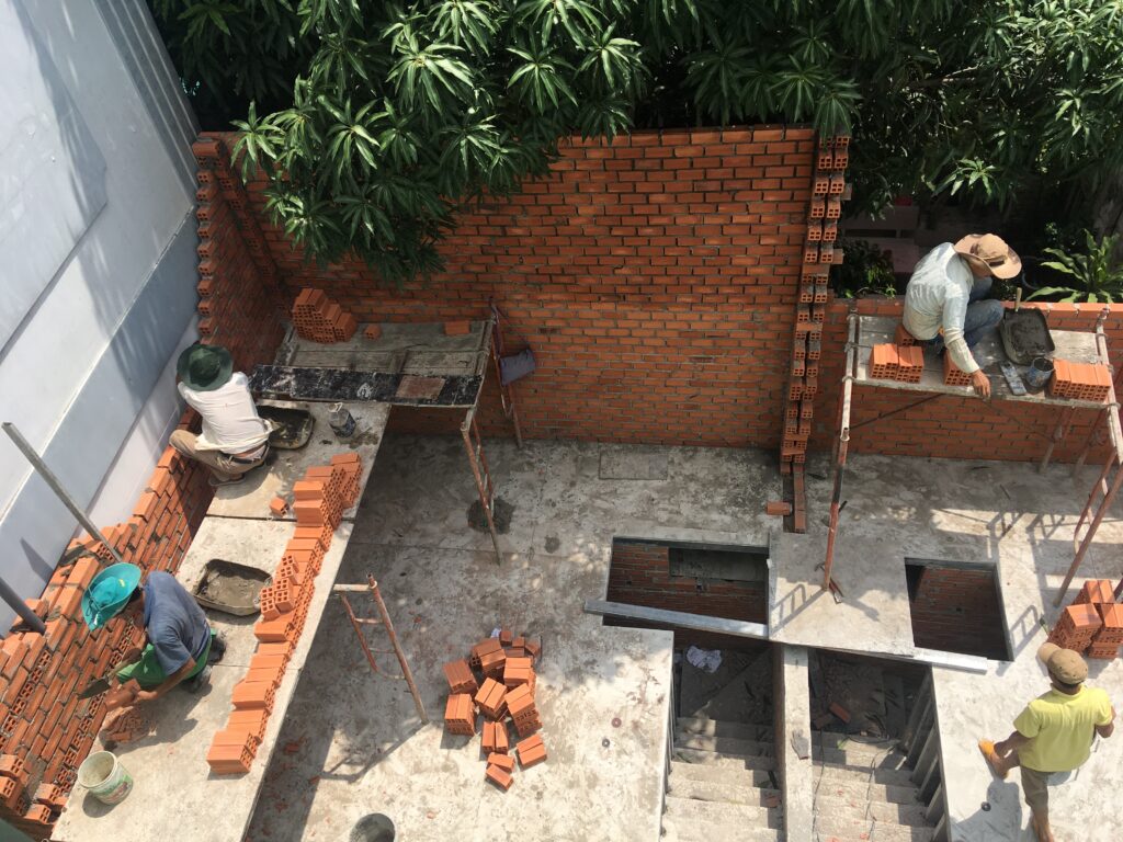 Xây mới tường ngăn