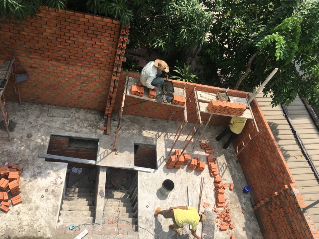 Xây mới tường ngăn
