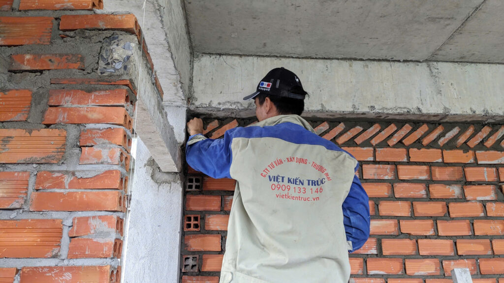 Thi công nhà phố trọn gói xây tường gạch đúng tiêu chuẩn