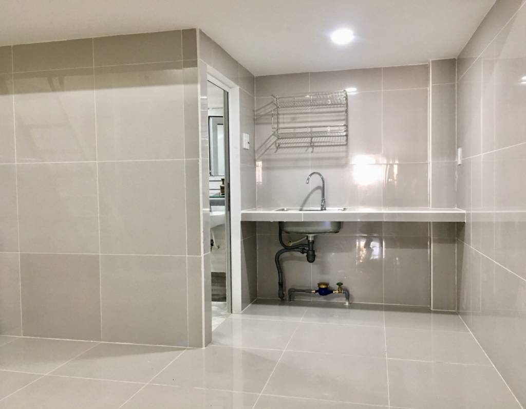 Không gian bên trong căn hộ dịch vụ sạch sẽ, gọn gàng