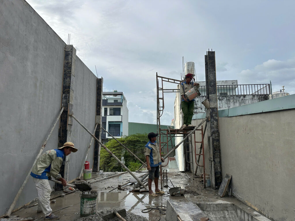 Đổ bê tông cột