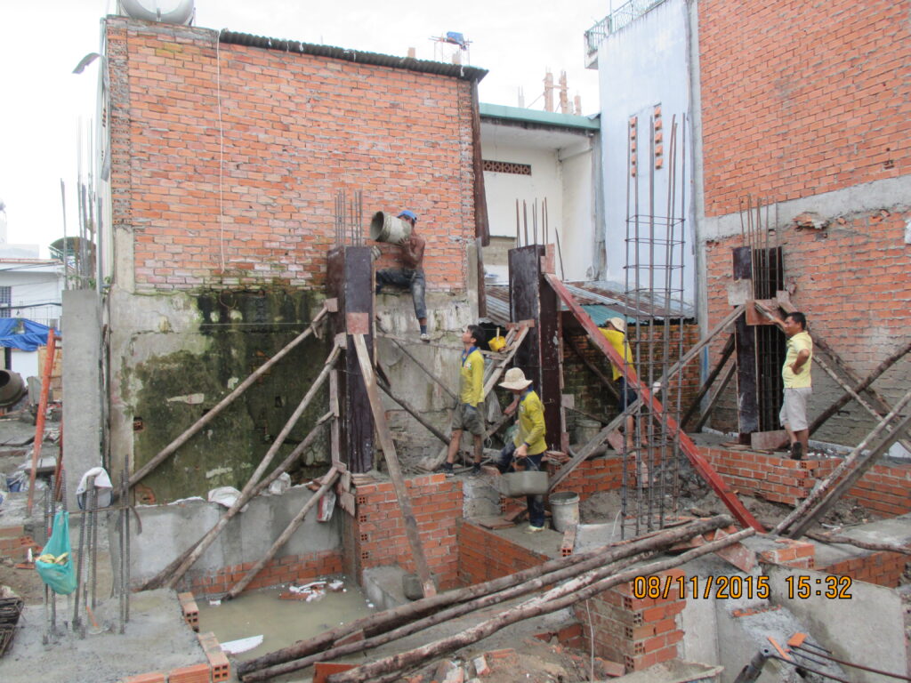 Đổ bê tông cột