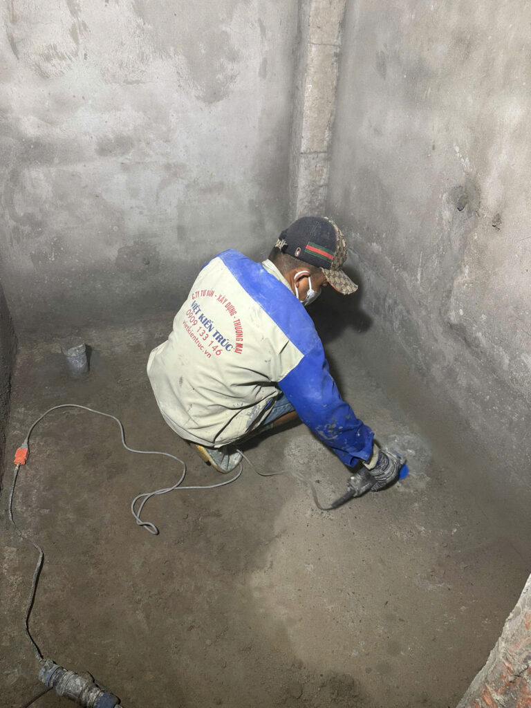 Đục mài nền nhà vệ sinh