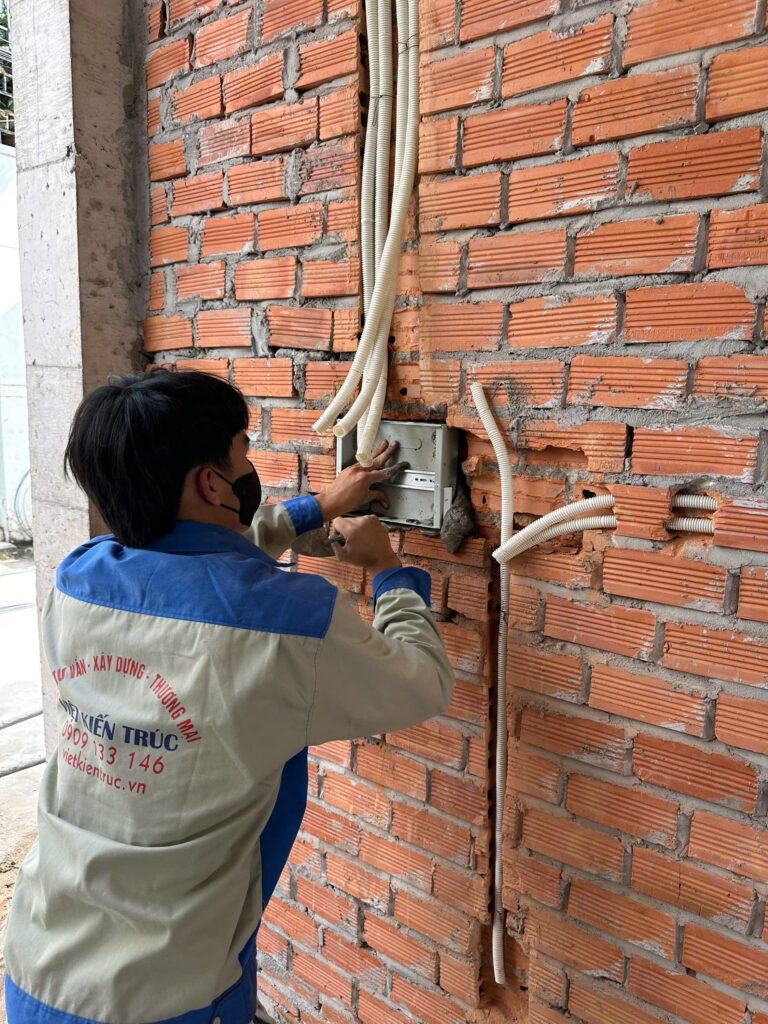 Lắp đặt điện âm tường