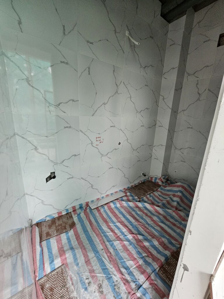Ốp gạch nhà vệ sinh