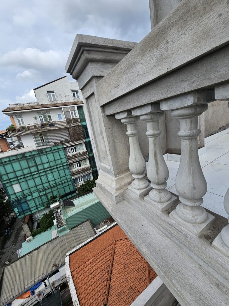 Phào chỉ căn hộ dịch vụ nhà anh Tấn