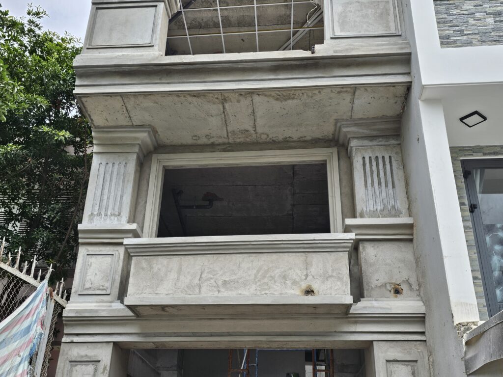 Phào chỉ căn hộ dịch vụ nhà anh Tấn