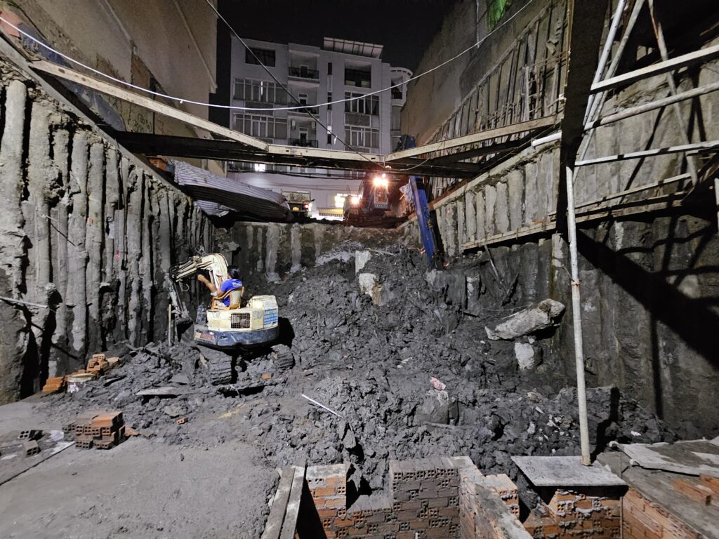 Thi công đào đất hầm