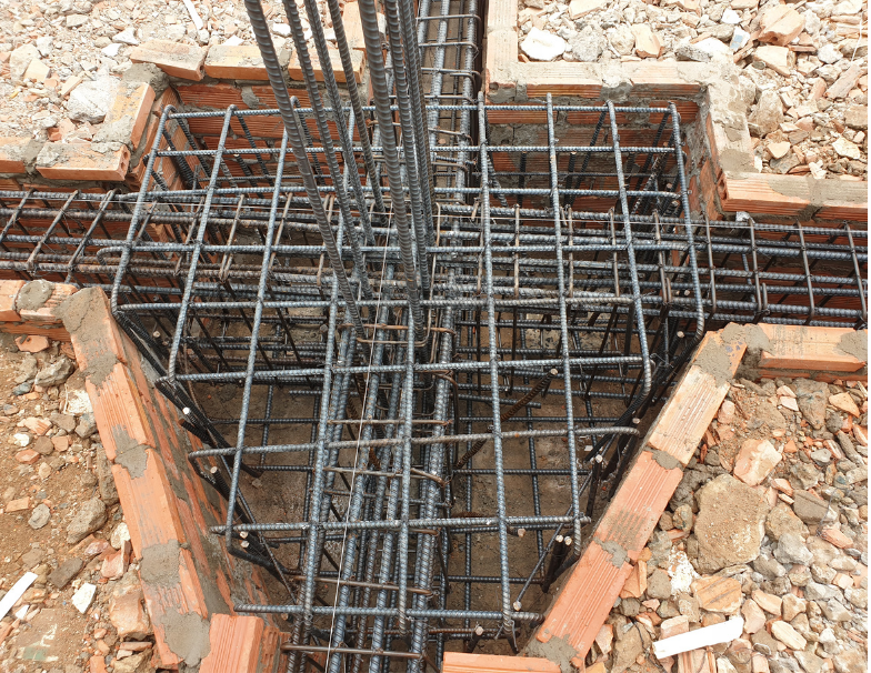 Thi công lắp dựng thép móng thuận lợi