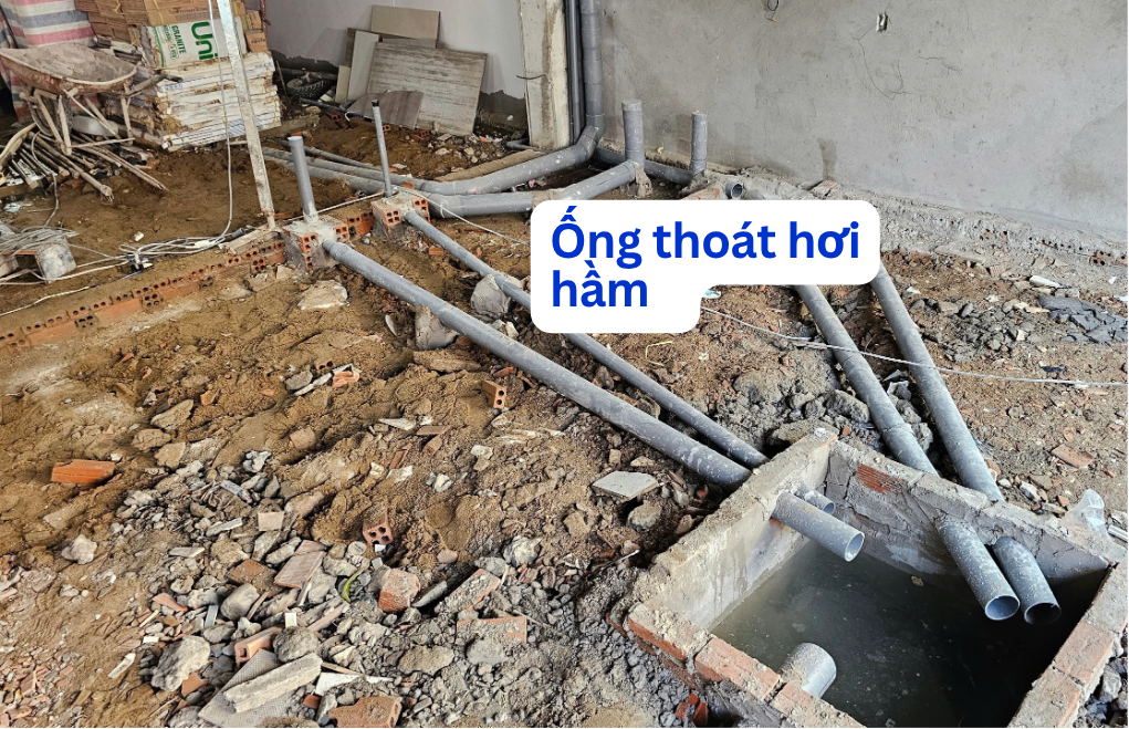 Ống thoát hơi hầm thông lên tới mái