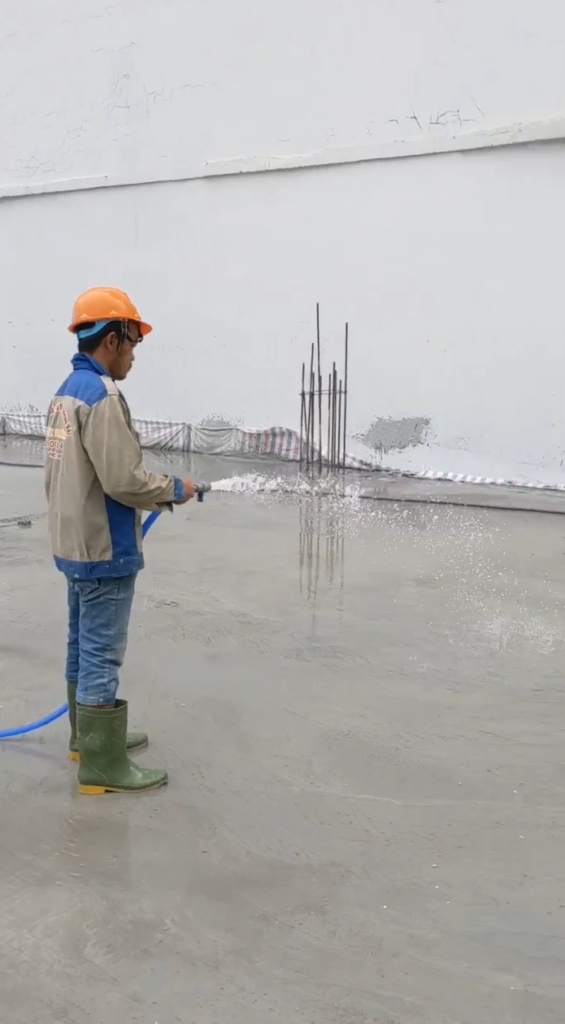 Tưới nước giữ ẩm