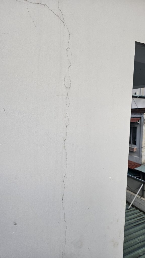 Nứt mép cột