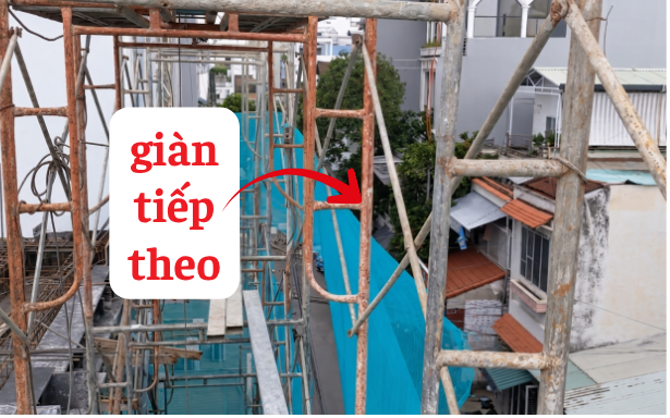 Lắp các tầng giàn giáo tiếp theo