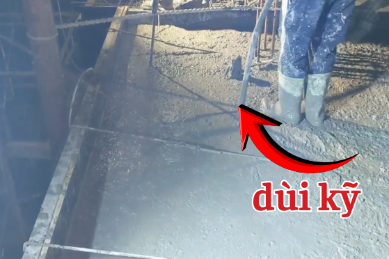 Đổ lớp bê tông hoàn thiện