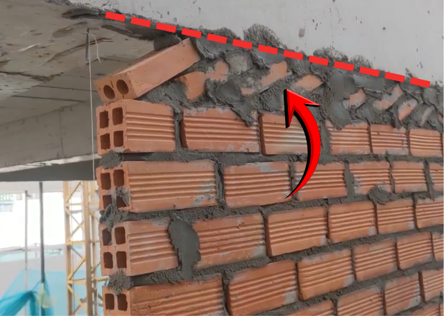 Gạch đinh chèn xéo tiếp giáp đà sàn