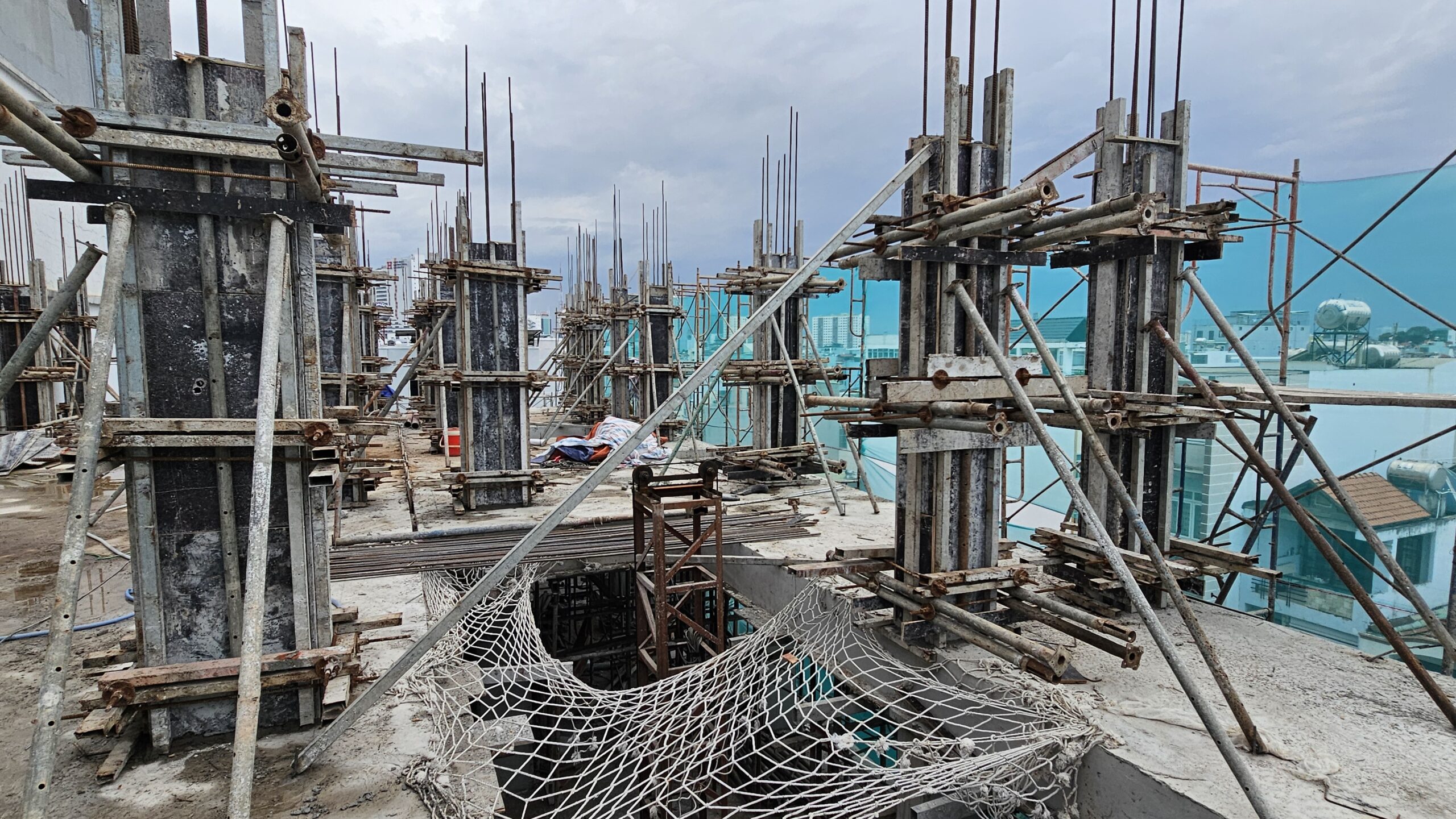 Kinh nghiệm thi công cốp pha cột từ Việt Kiến Trúc